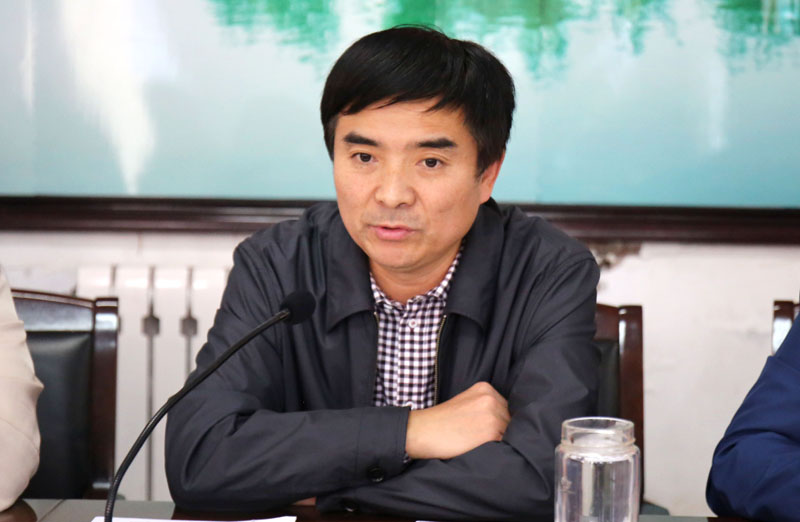 张吉忠主持.jpg